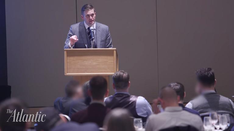 Richard Spencer bei seinem Auftritt vor Anhängern der "Alt Right"-Bewegung in Washington D.C. Richard Spencer bei seinem Auftritt vor Anhängern der "Alt Right"-Bewegung in Washington D.C.