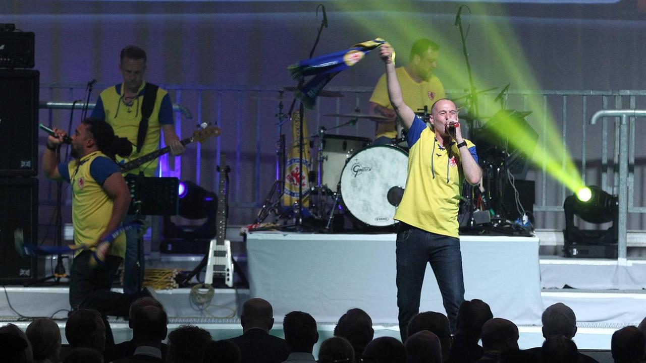 Die Jazzkantine bei einem Konzert in Braunschweig. Die Band wurde durch ihren Mix aus Jazz und Hip Hop bekannt und erfolgreich. Die Jazzkantine bei einem Konzert in Braunschweig. Die Band wurde durch ihren Mix aus Jazz und Hip Hop bekannt und erfolgreich.
