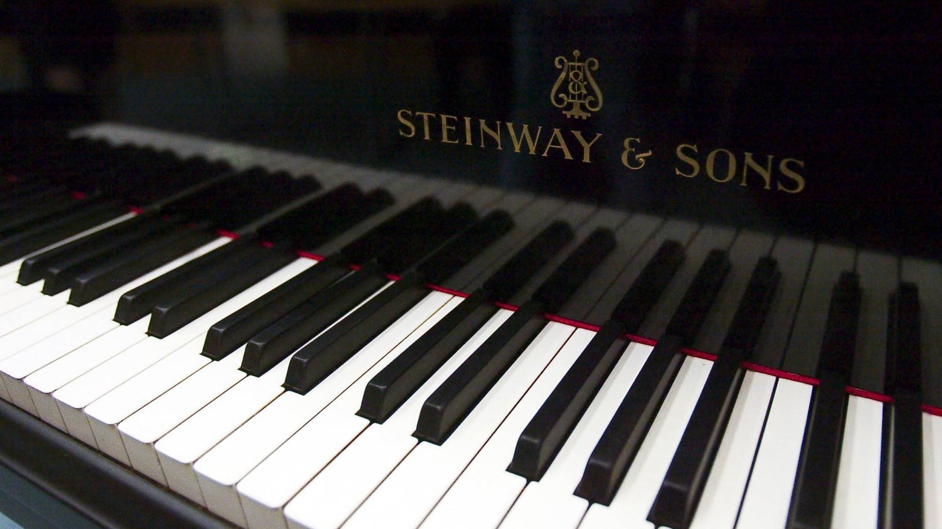 Nahaufnahme eines Steinway Flügels Nahaufnahme eines Steinway Flügels