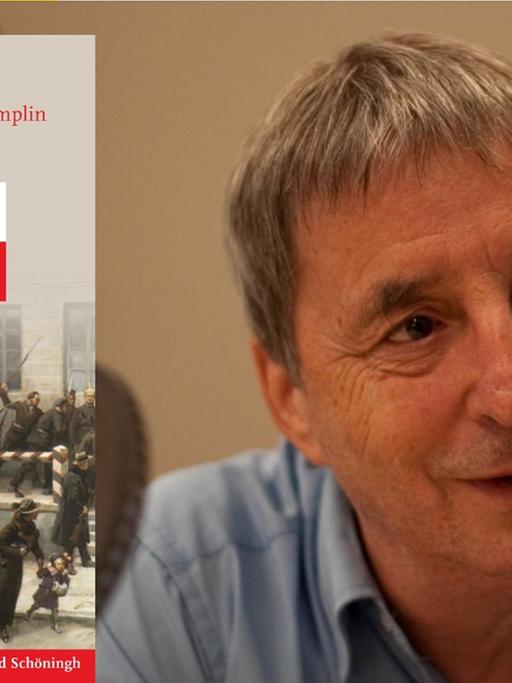 Das Buchcover "Der Kampf um Polen"; Im Hintergrund der Autor Wolfgang Templin beim Zeitzeugengespräch im Berliner Funkhaus am 16.08.2017.