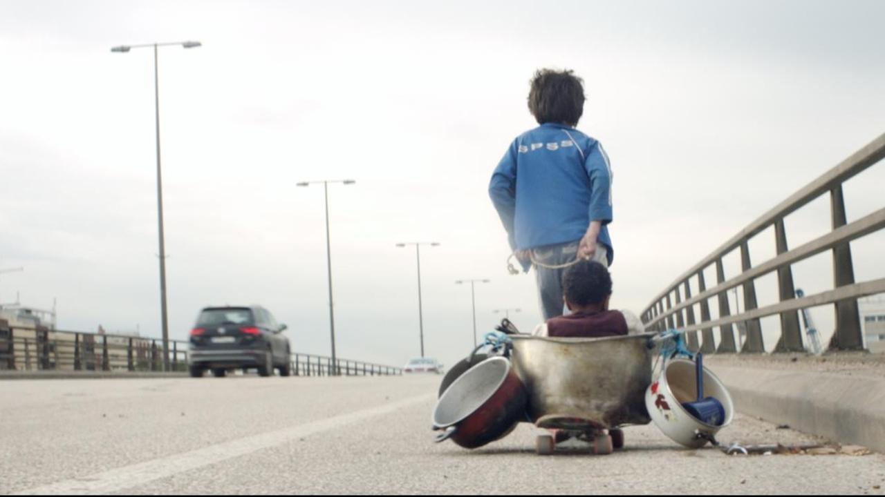 Filmszene aus "Capernaum": Zain zieht durch Beirut. Das Leben in der libanesischen Hauptstadt zwingt ihn, früh erwachsen zu werden.
