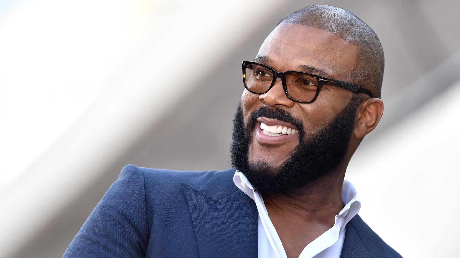 Porträt des Schauspielers, Regisseurs und Filmproduzenten Tyler Perry Porträt des Schauspielers, Regisseurs und Filmproduzenten Tyler Perry