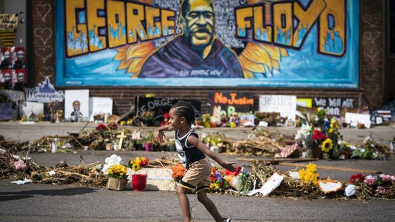 The George Floyd memorial outside Cup Foods in Minneapolis in June 2020. (Leila Navidi/Minneapolis Star Tribune/TNS/ABACAPRESS.COM - NO FILM, NO VIDEO, NO TV, NO DOCUMENTARY The George Floyd memorial outside Cup Foods in Minneapolis in June 2020. (Leila Navidi/Minneapolis Star Tribune/TNS/ABACAPRESS.COM - NO FILM, NO VIDEO, NO TV, NO DOCUMENTARY