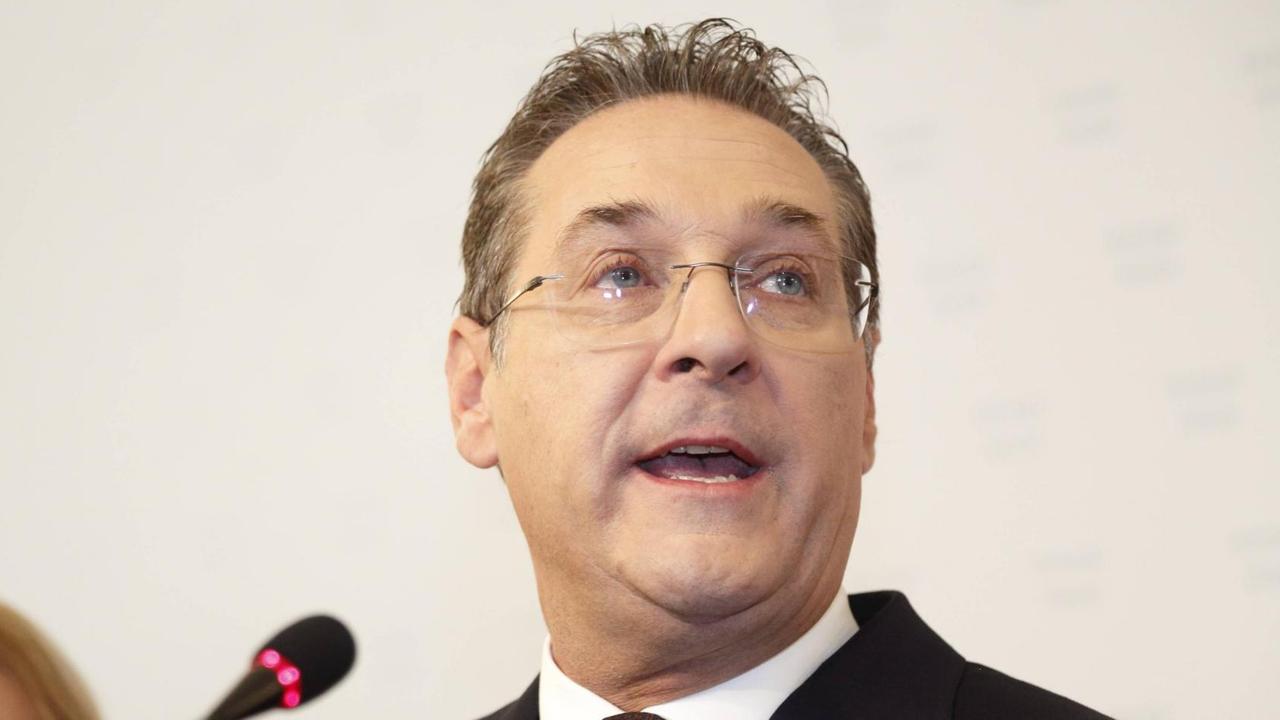 Der österreichische Vizekanzler Heinz Christian Strache erklärt am 18.5.2019 vor der Presse seinen Rücktritt. In Österreich stehen nun Neuwahlen bevor. Der österreichische Vizekanzler Heinz Christian Strache erklärt am 18.5.2019 vor der Presse seinen Rücktritt. In Österreich stehen nun Neuwahlen bevor.