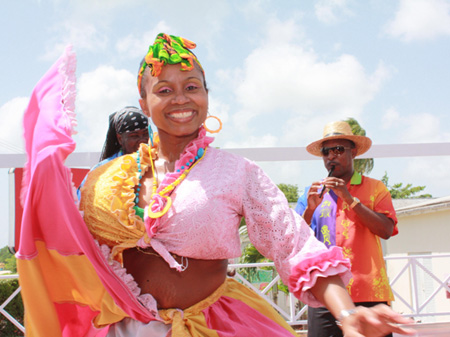 Jeden Sommer feiern die Barbadians Cropover-Festival – ein Erntedankfest, das sich über mehrere Wochen hinzieht Jeden Sommer feiern die Barbadians Cropover-Festival – ein Erntedankfest, das sich über mehrere Wochen hinzieht