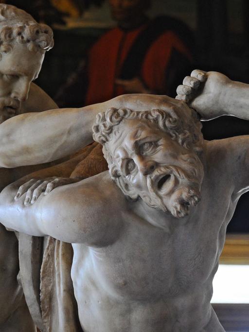 Marmorstatuen-Gruppe "Herkules und Nessus" (um 1600) des flämisch-italienischen Bildhauers Jean de Boulogne (1529-1608), genannt "Giambologna", in der Uffizien-Galerie in Florenz am 23.02.2015.