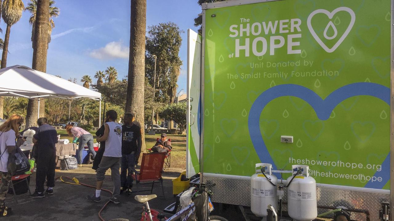 Ein Wagen der Initiative "Shower of Hope" in Los Angeles.