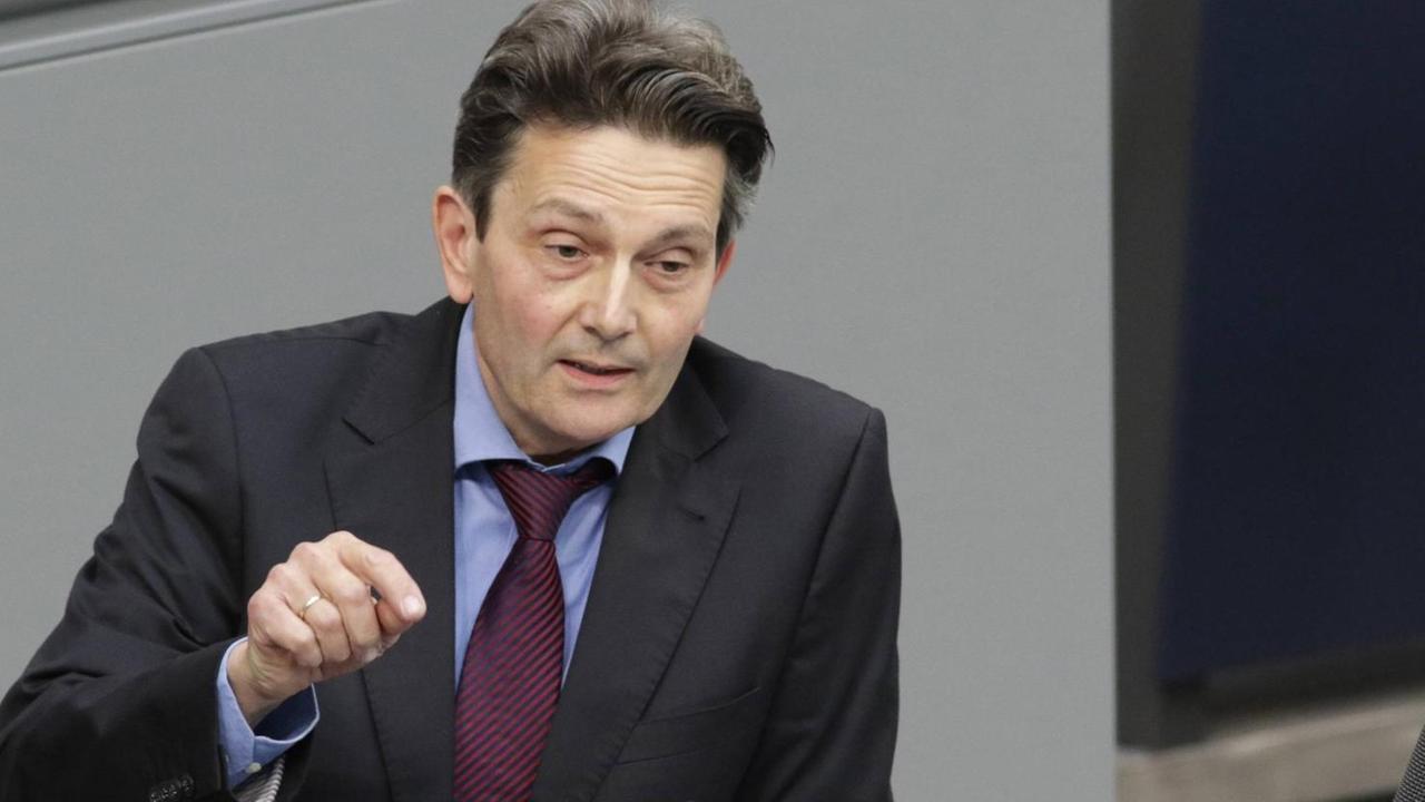 Der SPD-Außenpolitiker Rolf Mützenich im Bundestag Der SPD-Außenpolitiker Rolf Mützenich im Bundestag