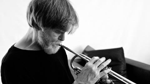 Der Trompeter Tom Harell.