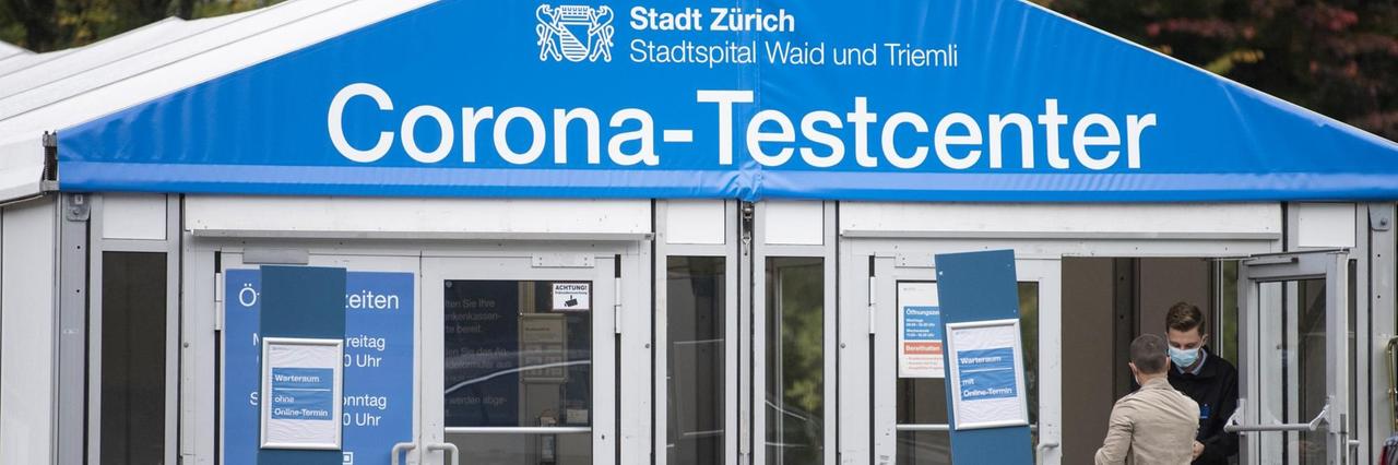Corona-Testcenter vor dem Stadtkrankenhaus Triemli in Zürich. Corona-Testcenter vor dem Stadtkrankenhaus Triemli in Zürich.
