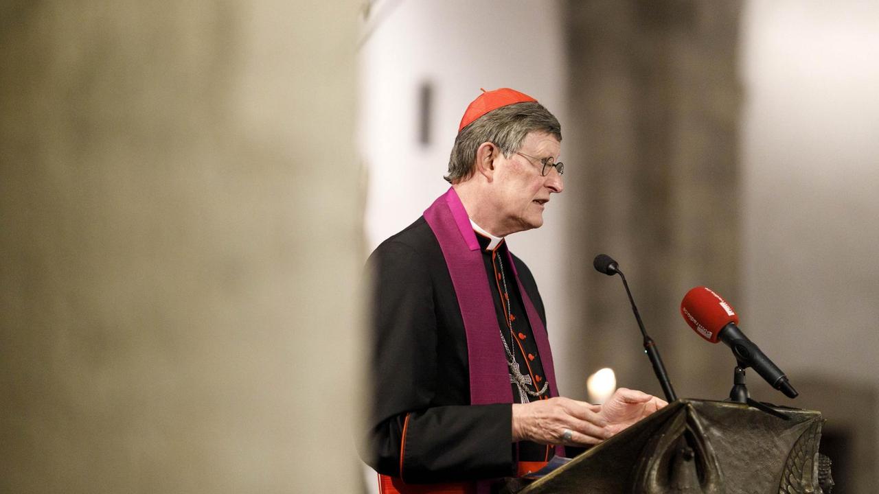 Zu sehen ist der Kölner Erzbischof Rainer Maria Kardinal Woelki während einer ökumenischen Vesper am Vorabend des 1. Advent ein in der Kölner Basilika St. Aposteln Zu sehen ist der Kölner Erzbischof Rainer Maria Kardinal Woelki während einer ökumenischen Vesper am Vorabend des 1. Advent ein in der Kölner Basilika St. Aposteln