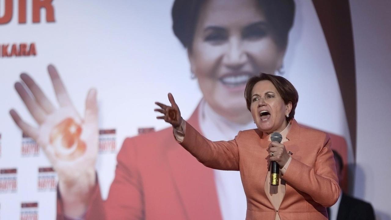 Die türkische Politikerin Meral Akşener gründete 2017 ihre nationalkonservative İyi-Partei. Die türkische Politikerin Meral Akşener gründete 2017 ihre nationalkonservative İyi-Partei.