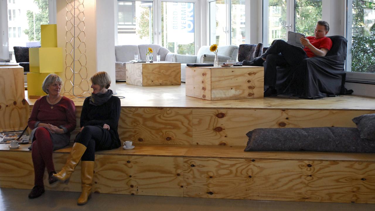 Raum im Betahaus im Berliner Bezirk Kreuzberg. Dort werden auf rund 1000 Quadratmeter Platz für Innovation, Kreativität und professionelles Arbeiten angeboten. Raum im Betahaus im Berliner Bezirk Kreuzberg. Dort werden auf rund 1000 Quadratmeter Platz für Innovation, Kreativität und professionelles Arbeiten angeboten.