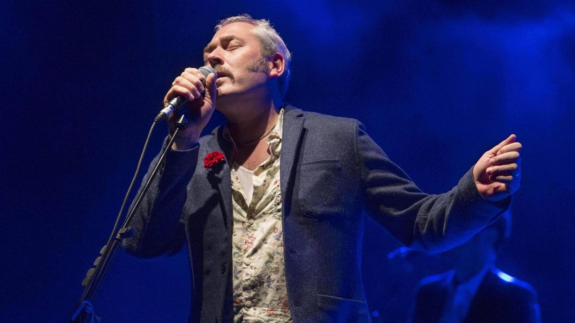 Der Sänger der britischen Band "Tindersticks" , Stuart Staples, bei einem Konzert in Spanien am 22. Juli 2016. Der Sänger der britischen Band "Tindersticks" , Stuart Staples, bei einem Konzert in Spanien am 22. Juli 2016.