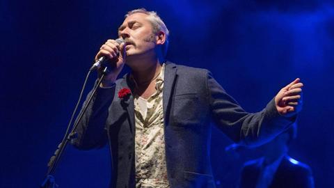 Der Sänger der britischen Band "Tindersticks" , Stuart Staples, bei einem Konzert in Spanien am 22. Juli 2016.