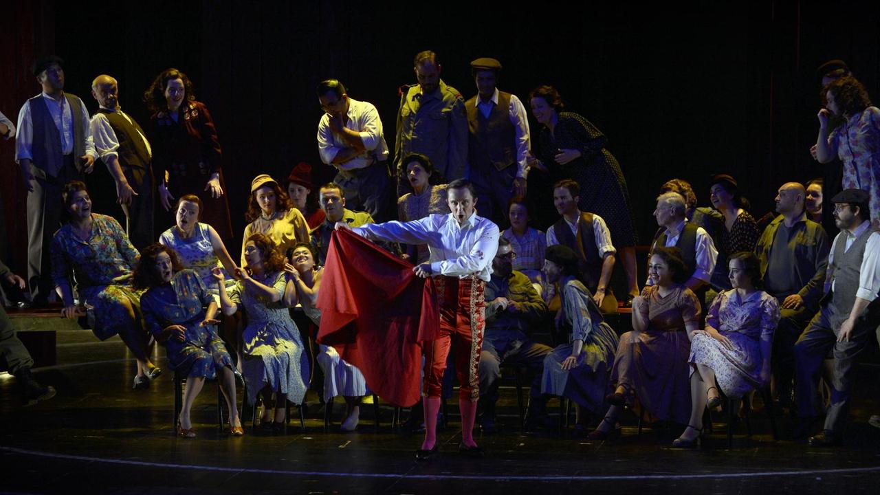 Dmitry Lavrov als Escamillo in Candice Edmunds‘ Inszenierung von Carmen an der Wuppertaler Oper