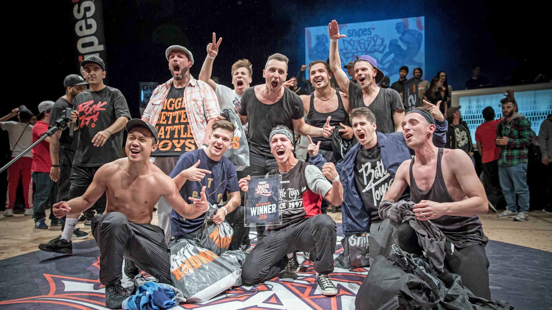 Die Gewinner der Deutschen Meisterschaften im Breakdance: Die "Battle Toys" trainieren seit 15 Jahren zusammen. Die Gewinner der Deutschen Meisterschaften im Breakdance: Die "Battle Toys" trainieren seit 15 Jahren zusammen.