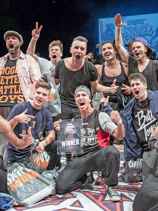 Die Gewinner der Deutschen Meisterschaften im Breakdance: Die "Battle Toys" trainieren seit 15 Jahren zusammen.