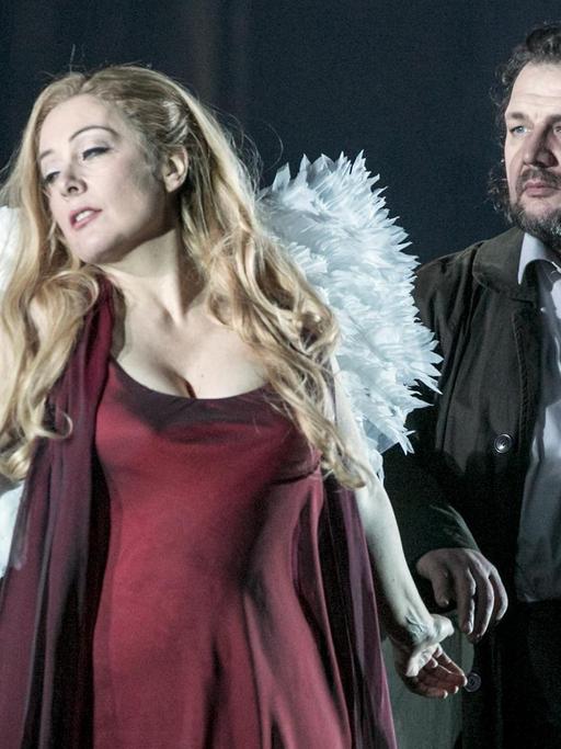 Manuela Uhl und Burkhard Fritz Titel: Die tote Stadt. Von Erich Wolfgang Korngold. Regie: David Boesch. Musikal. Ltg.: Dmitri Jurowski. Buehne: Patrick Bannwart. Kostueme: Falko Herold. Licht: Fabio Antoci. Ort: Semperoper Dresden. Premiere: 16. Dezember 2017. No model release. Copyright: david baltzer/bildbuehne.de.