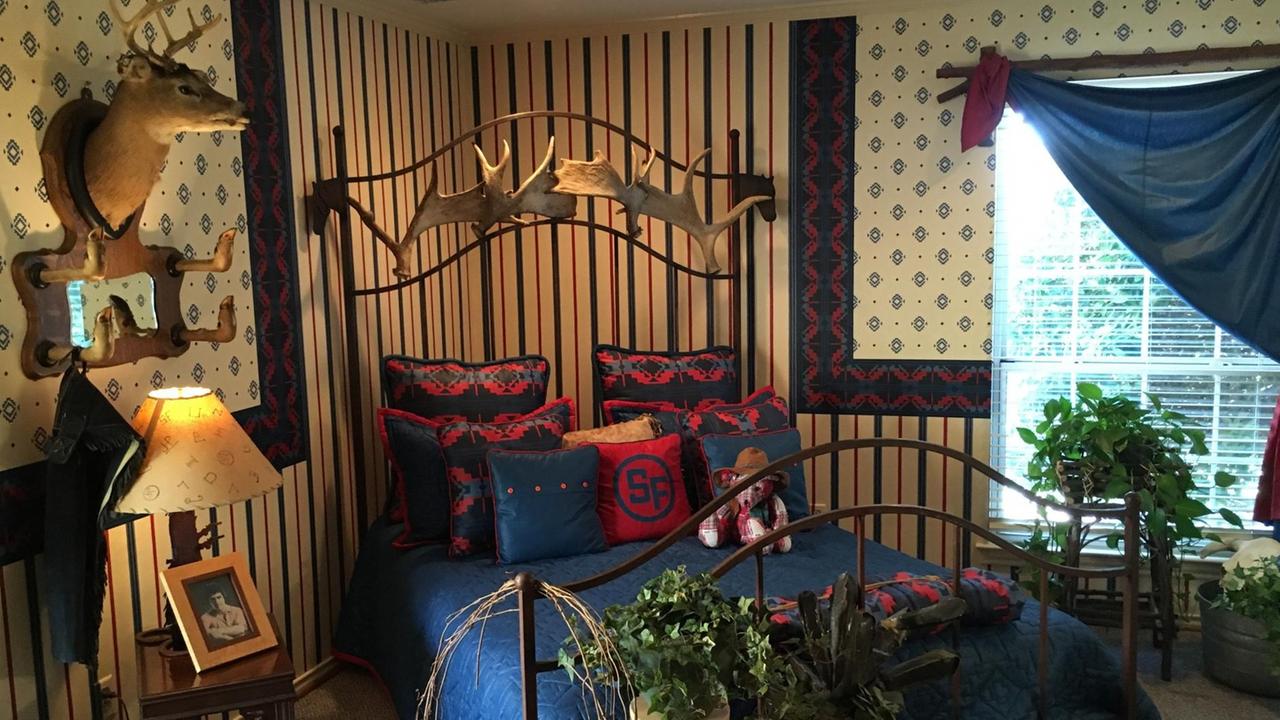 Das Zimmer von Bobby Ewing hat drei Tapeten Das Zimmer von Bobby Ewing hat drei Tapeten