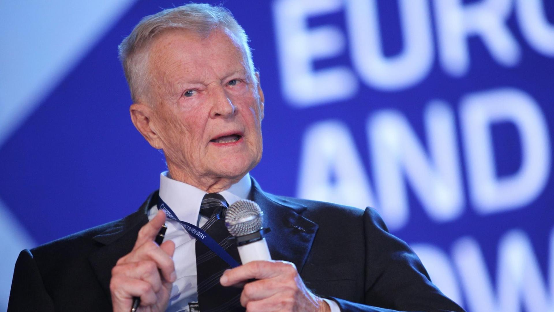 Der amerikanische Politikwissenschaftler und frühere US-Sicherheitsberater Zbigniew Brzezinski beim European Forum for New Ideas 2012 in Polen. Der amerikanische Politikwissenschaftler und frühere US-Sicherheitsberater Zbigniew Brzezinski beim European Forum for New Ideas 2012 in Polen.