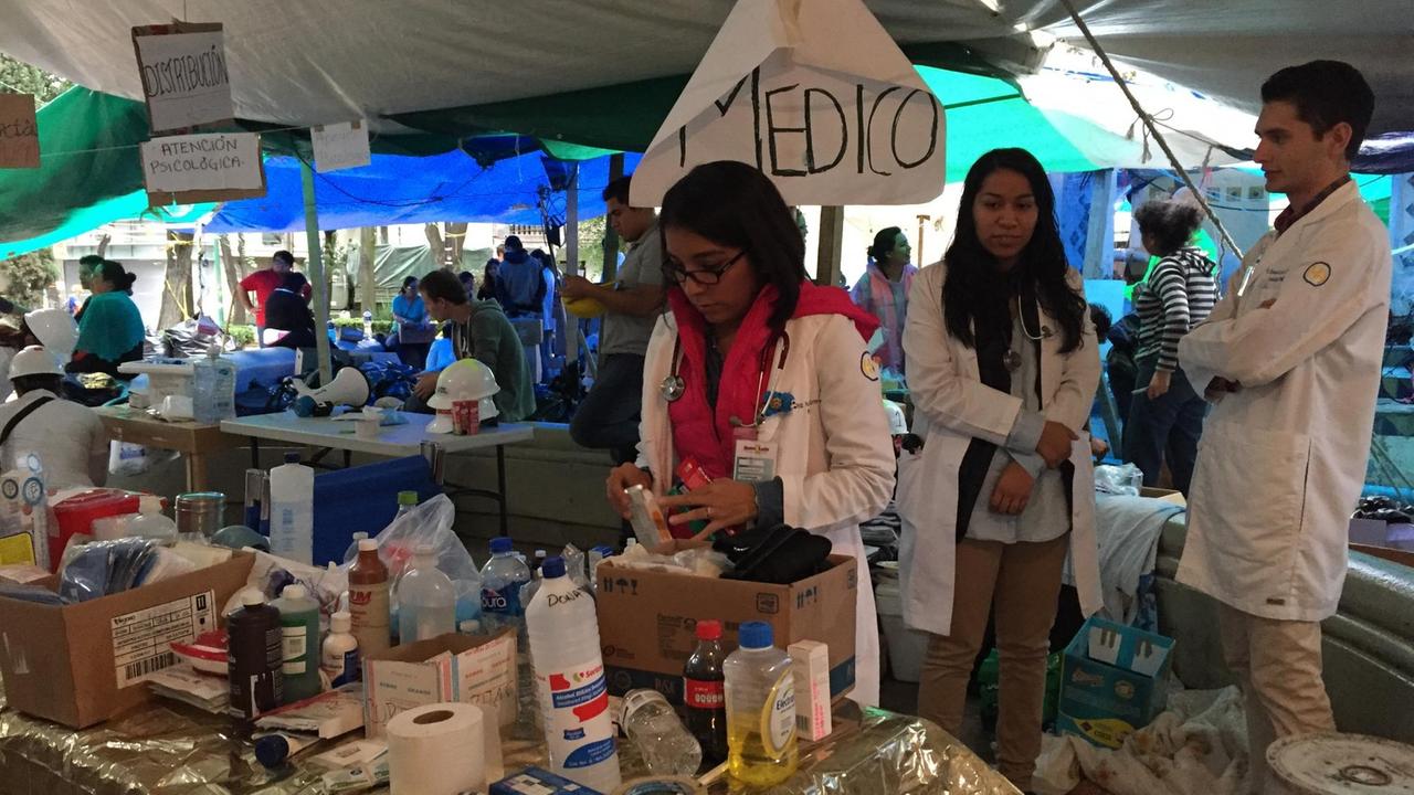Nach dem Beben: Freiwillige in Mexiko-Stadt