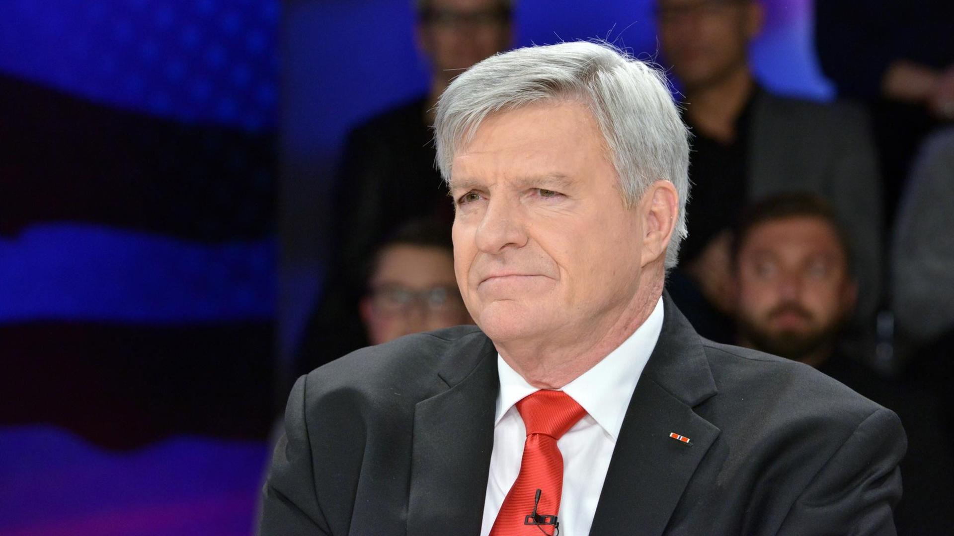 Zu sehen ist Roger Johnson, Vizedirektor der Republicans Overseas in Osteuropa, am 19.01.2017 während der ZDF-Talksendung "Maybrit Illner". Zu sehen ist Roger Johnson, Vizedirektor der Republicans Overseas in Osteuropa, am 19.01.2017 während der ZDF-Talksendung "Maybrit Illner".