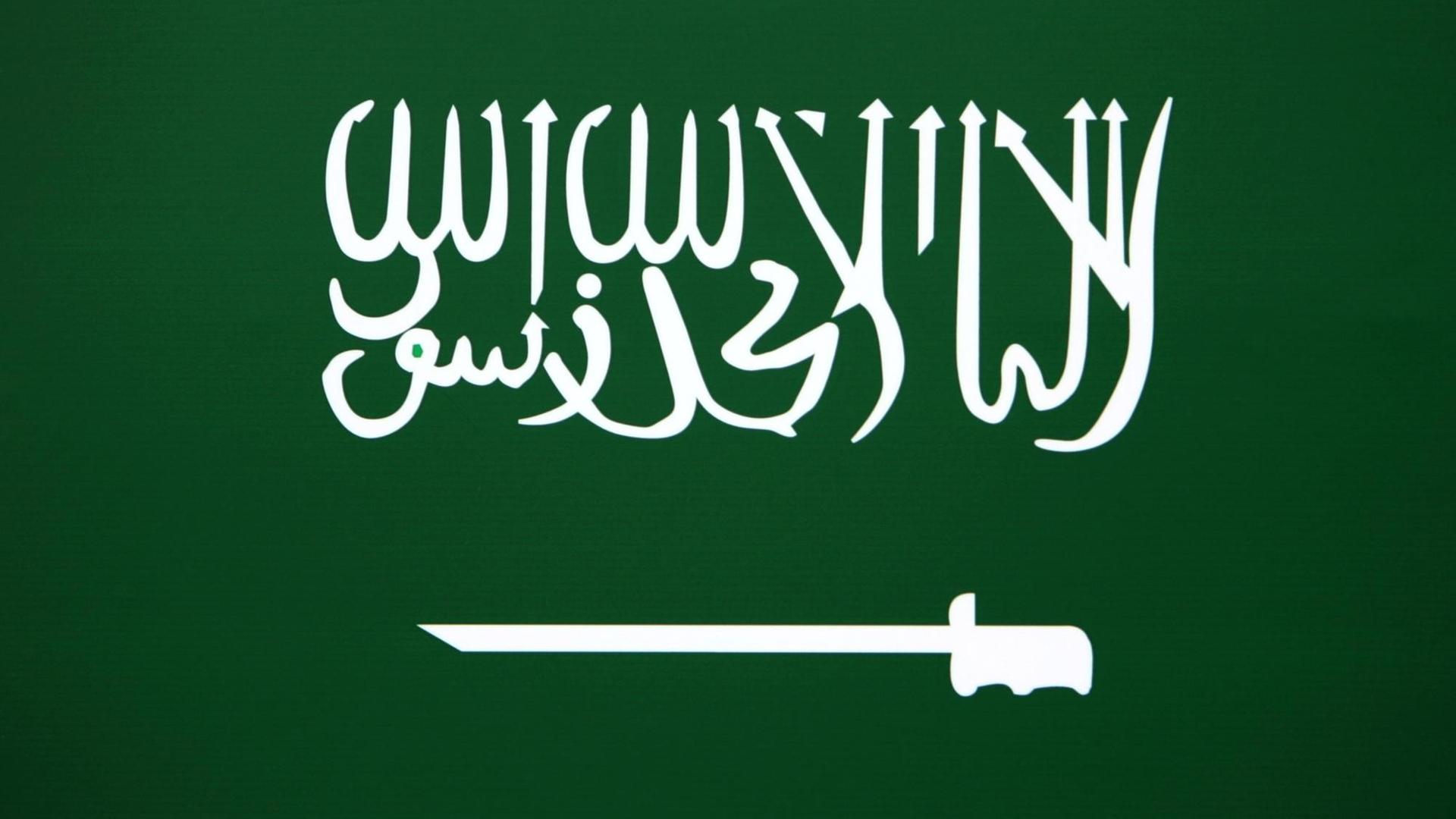 Die Fahne von den Saudi-Arabien aufgenommen am 08.12.2005 in Leipzig. Foto: Oliver Berg +++(c) dpa - Report+++ Die Fahne von den Saudi-Arabien aufgenommen am 08.12.2005 in Leipzig. Foto: Oliver Berg +++(c) dpa - Report+++
