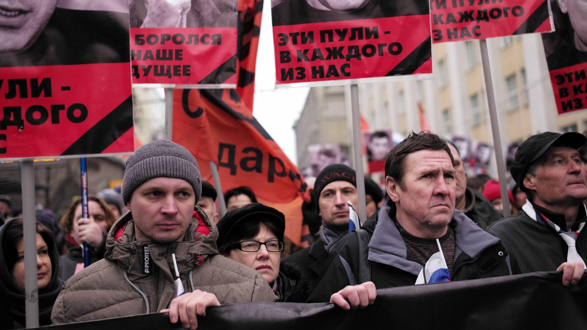 Protestmarsch zum Gedenken an den ermordeten Oppositionspolitiker Boris Nemzow in Moskau am Sonntag. Protestmarsch zum Gedenken an den ermordeten Oppositionspolitiker Boris Nemzow in Moskau am Sonntag.