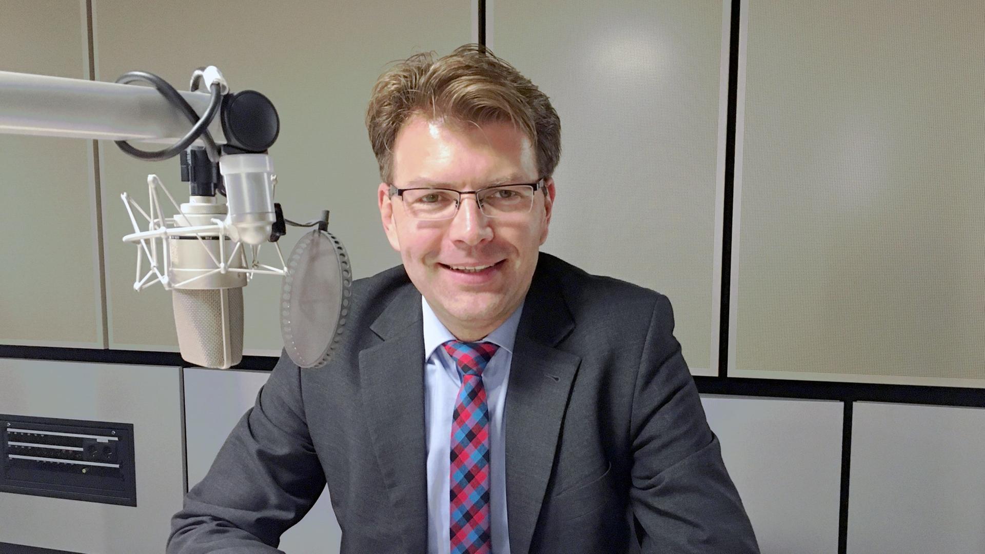 Der CDU-Europaabgeordnete Daniel Caspary im Interview der Woche des Deutschlandfunks. Der CDU-Europaabgeordnete Daniel Caspary im Interview der Woche des Deutschlandfunks.