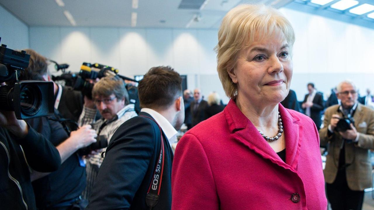 Sie sehen Erika Steinbach, die menschenrechtspolitische Sprecherin der Unionsfraktion Sie sehen Erika Steinbach, die menschenrechtspolitische Sprecherin der Unionsfraktion