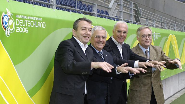 Der Vizepräsident des Organisationskomitees für die FIFA-WM 2006, Wolfgang Niersbach, DFB-Präsident Theo Zwanziger, der Präsident des Organisationskomitees für die FIFA-WM 2006, Franz Beckenbauer und DFB-Generalsekretär Horst R. Schmidt Der Vizepräsident des Organisationskomitees für die FIFA-WM 2006, Wolfgang Niersbach, DFB-Präsident Theo Zwanziger, der Präsident des Organisationskomitees für die FIFA-WM 2006, Franz Beckenbauer und DFB-Generalsekretär Horst R. Schmidt