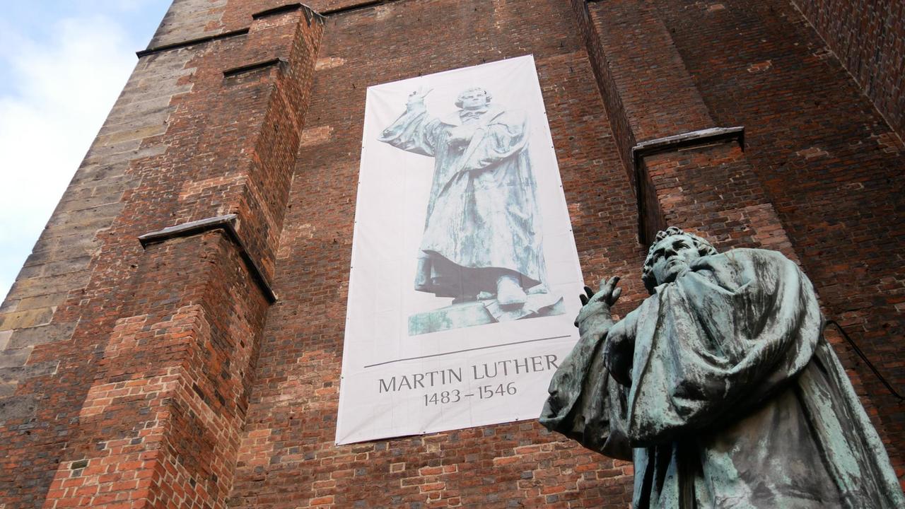 Zweimal Luther an der Marktkirche in Hannover. Wie viel Schatten wirft sein Judenhass auf das Jubiläumsjahr?