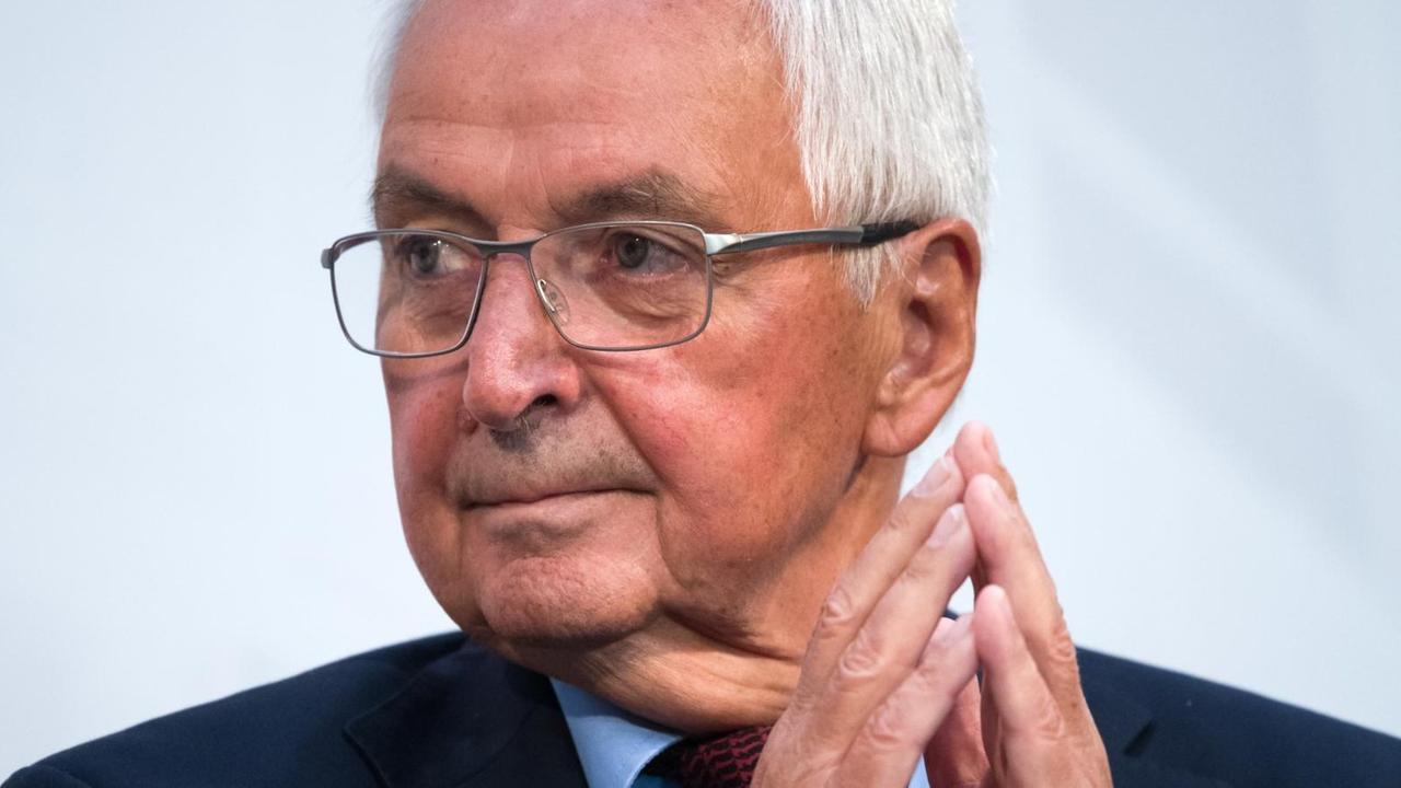 Das Foto zeigt den ehemaligen Bundesumweltminister Klaus Töpfer. Das Foto zeigt den ehemaligen Bundesumweltminister Klaus Töpfer.