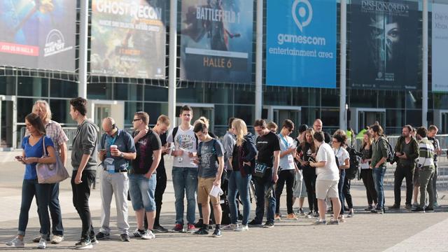 Andrang vor der Spielemesse Gamescom 2016 in Köln