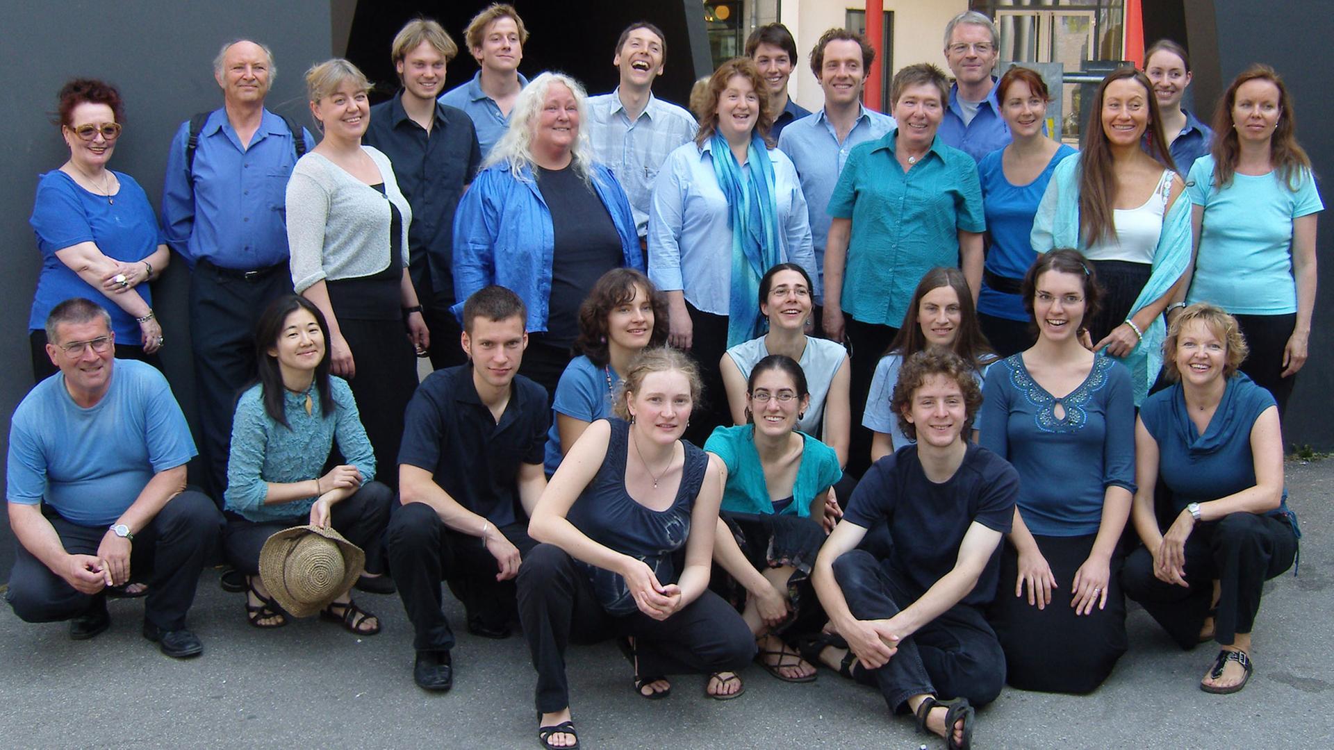 Die Sängerinnen und Sänger des Russischen Chors der Universität Freiburg Die Sängerinnen und Sänger des Russischen Chors der Universität Freiburg