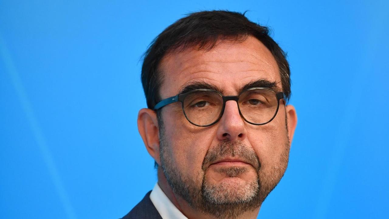 Klaus HOLETSCHEK (CSU,Gesundheitsminister Bayern). Einzelbild,angeschnittenes Einzelmotiv,Portraet,Portrait,Porträt. Pressekonferenz der Bayerischen Staatsregierung nach Kabinettssitzung am 04.06.2021 im Prinz Carl Palais in Muenchen. Klaus HOLETSCHEK (CSU,Gesundheitsminister Bayern). Einzelbild,angeschnittenes Einzelmotiv,Portraet,Portrait,Porträt. Pressekonferenz der Bayerischen Staatsregierung nach Kabinettssitzung am 04.06.2021 im Prinz Carl Palais in Muenchen.