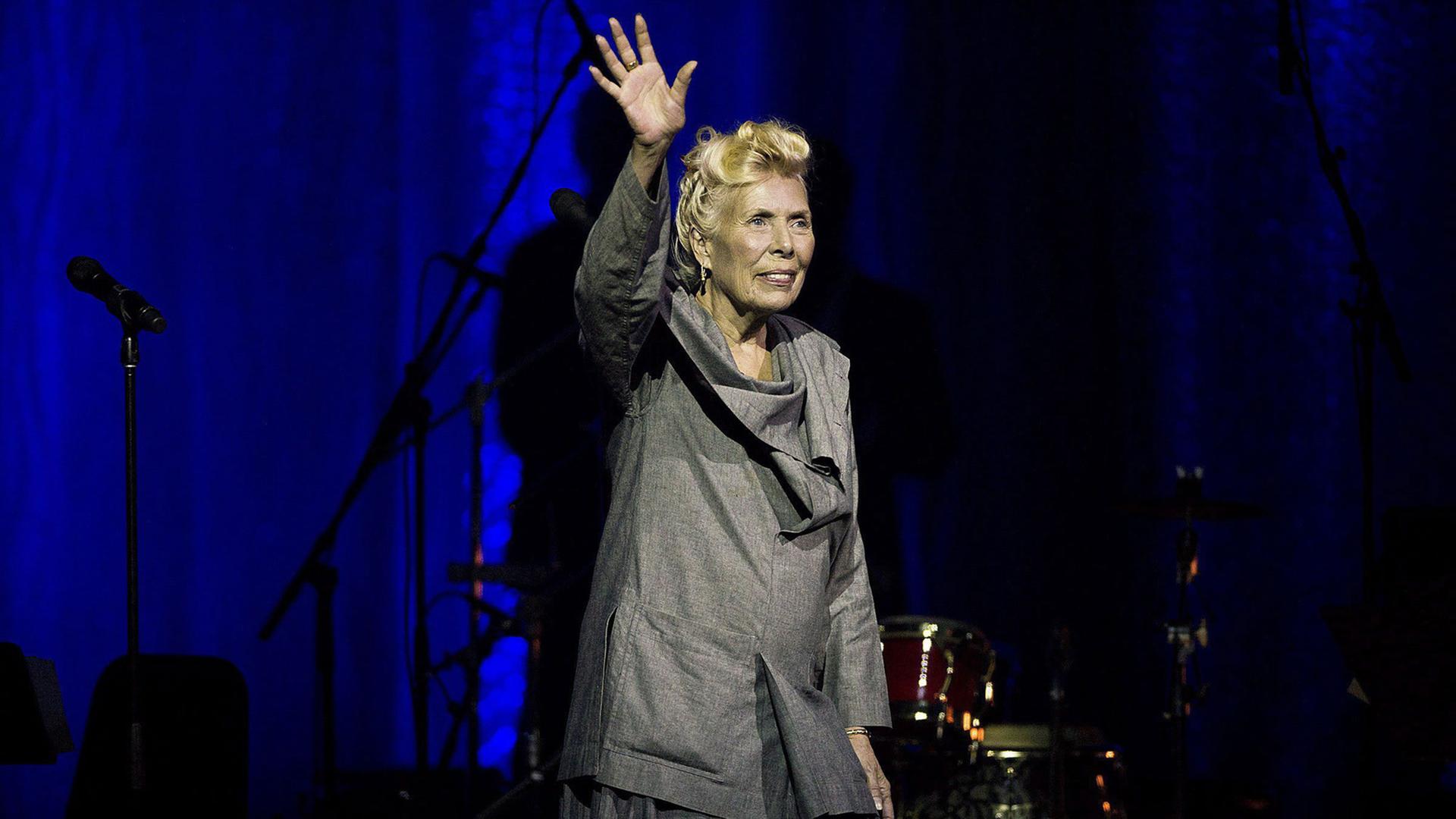 Joni Mitchell im Jahr 2013 in Toronto, Kanada Joni Mitchell im Jahr 2013 in Toronto, Kanada