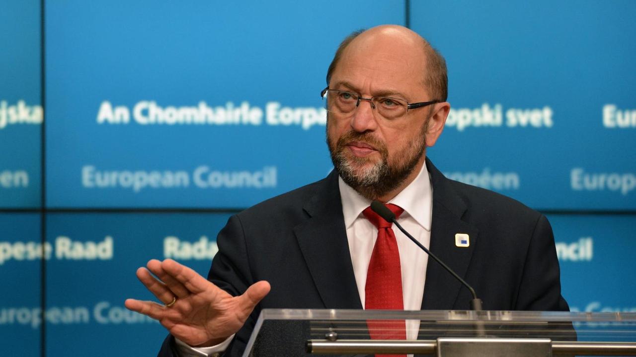 Martin Schulz spricht bei einer Pressekonferenz Martin Schulz spricht bei einer Pressekonferenz