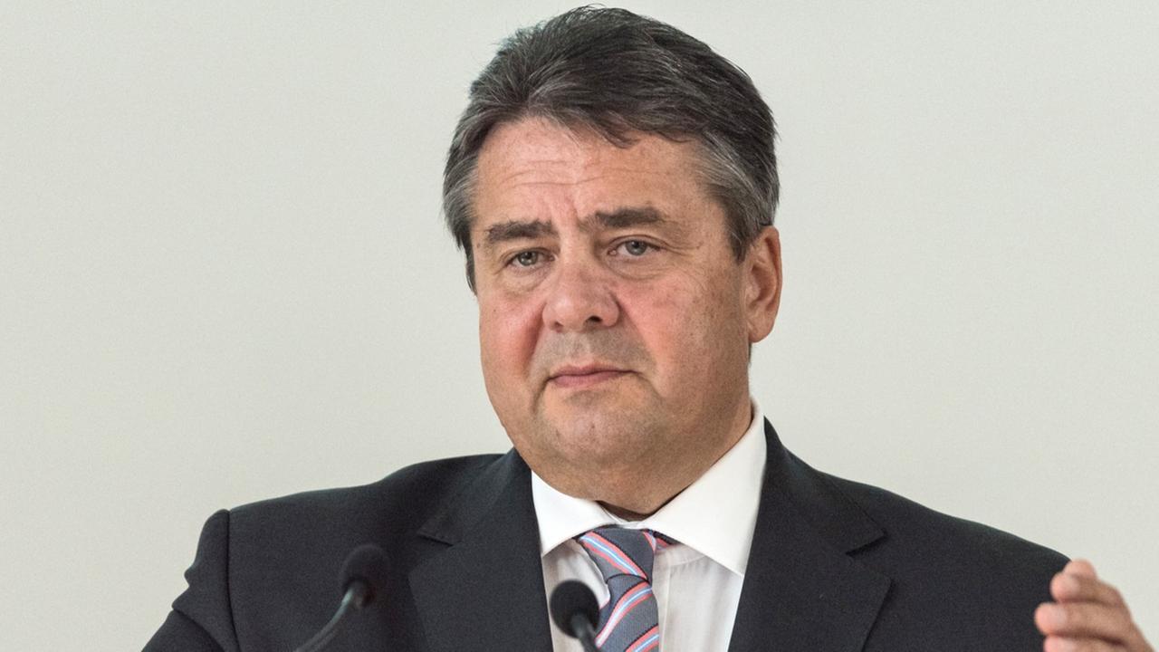Sigmar Gabriel im Gespräch mit Martin Zurheide