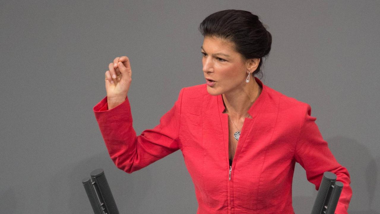 Fraktionsvorsitzende Sahra Wagenknecht (Linke) - "Wir brauchen auch  Russland, um Probleme zu lösen" | deutschlandfunk.de