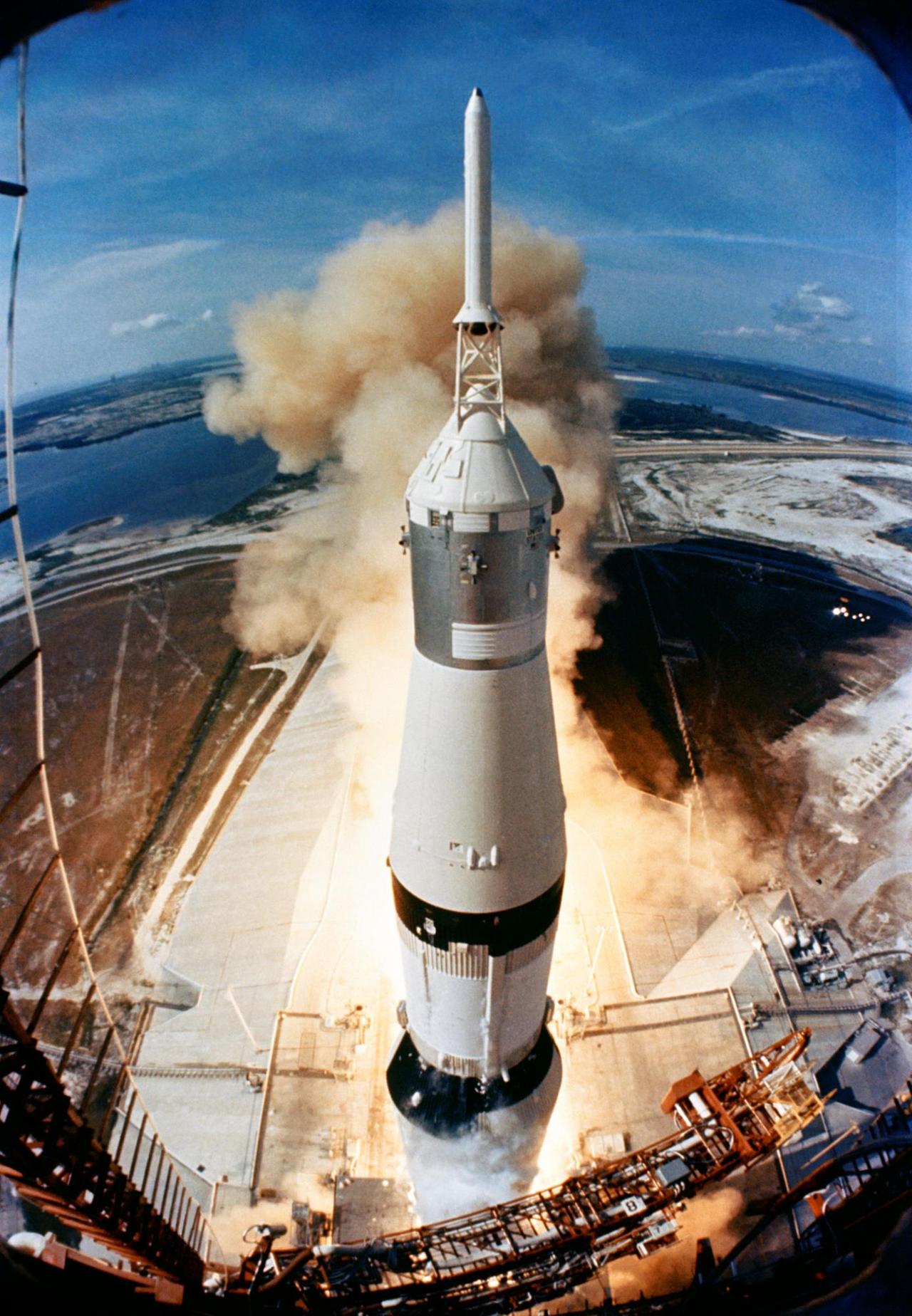 Start der Saturn-V-Rakete Start der Saturn-V-Rakete