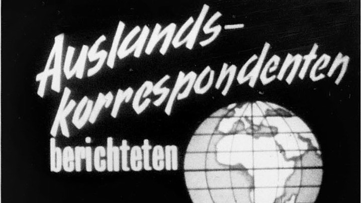 Die beiden oberen Bilder sind Standbilder aus dem ersten Vorspann, darunter im Uhrzeigersinn Gerd Ruge, Klaus Bölling, die Korrespondenten Peter Scholl-Latour und Thilo Koch. Die beiden oberen Bilder sind Standbilder aus dem ersten Vorspann, darunter im Uhrzeigersinn Gerd Ruge, Klaus Bölling, die Korrespondenten Peter Scholl-Latour und Thilo Koch.