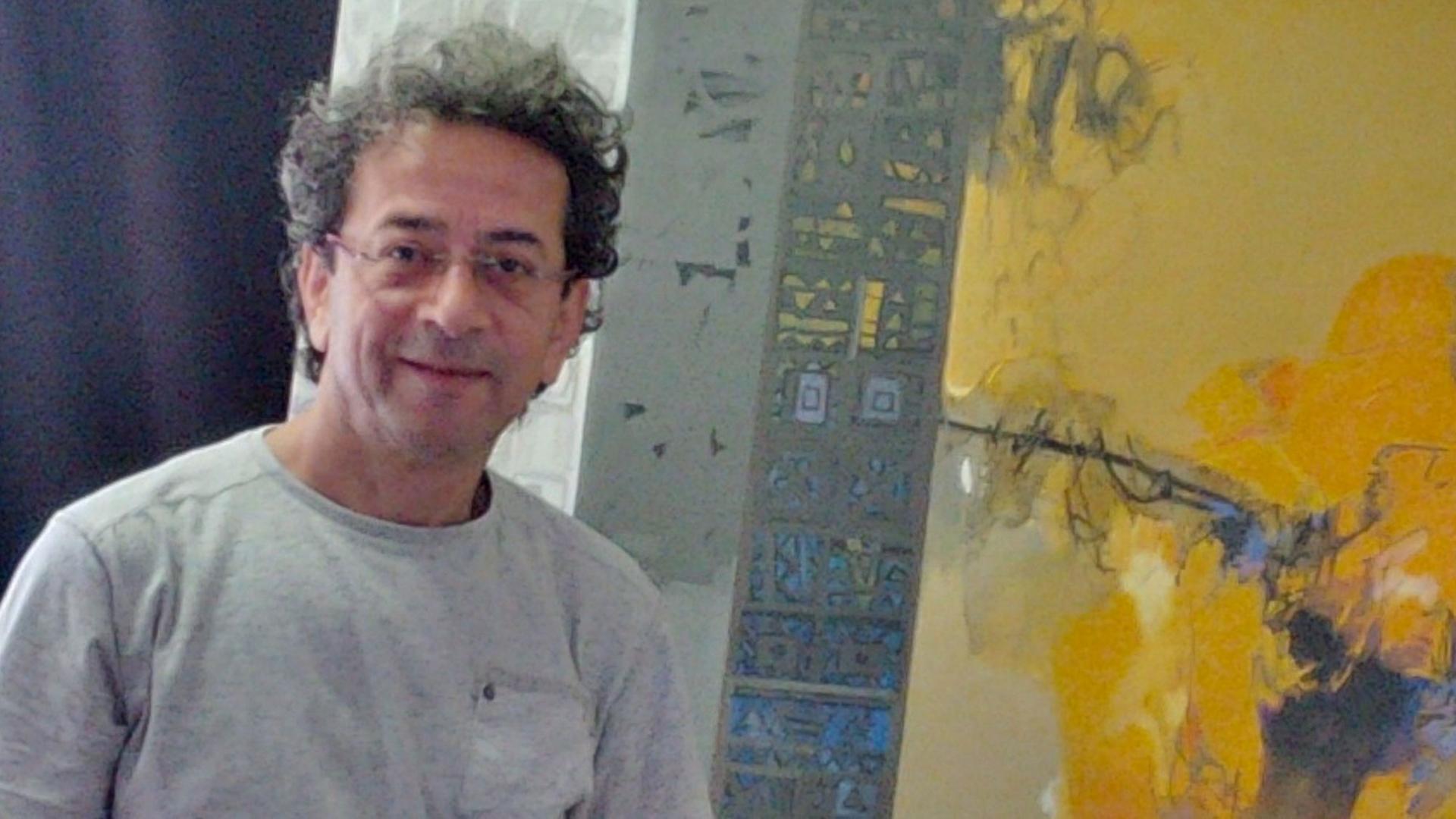 Der syrische Exilkünstler Naser Agha (55) vor einem seiner Werke in seinem Atelier in Bremen Der syrische Exilkünstler Naser Agha (55) vor einem seiner Werke in seinem Atelier in Bremen