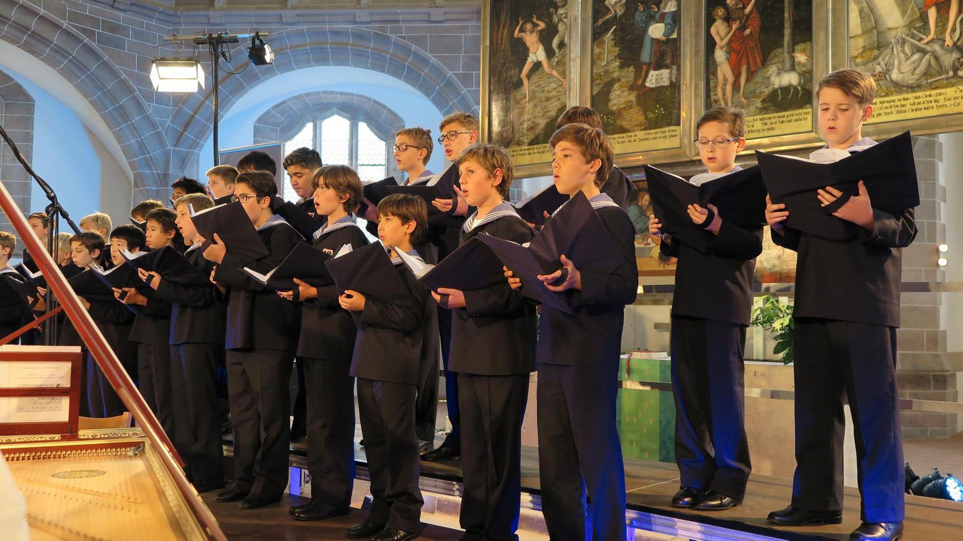 Die Wiener Sängerknaben singen im Rahmen des Grundton D-Konzertes am 16.9.2016 in der St. Wolfgangkirche in Schneeberg/Sachsen Die Wiener Sängerknaben singen im Rahmen des Grundton D-Konzertes am 16.9.2016 in der St. Wolfgangkirche in Schneeberg/Sachsen