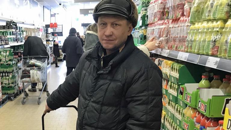 mitrij Gurjew hat in der russischen Exklave Kaliningrad einen kleinen Laden und kauft in Polen ein.