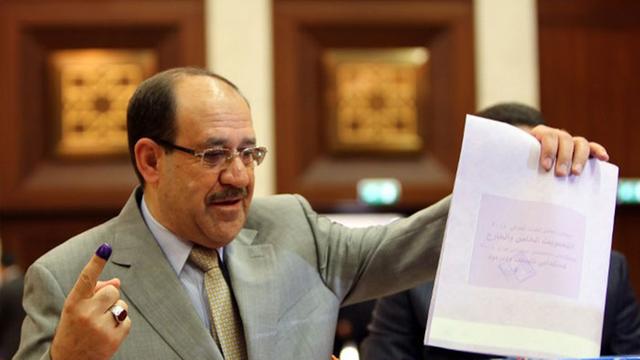 Irak wählt: Premierminister al-Maliki gibt seine Stimme ab.
