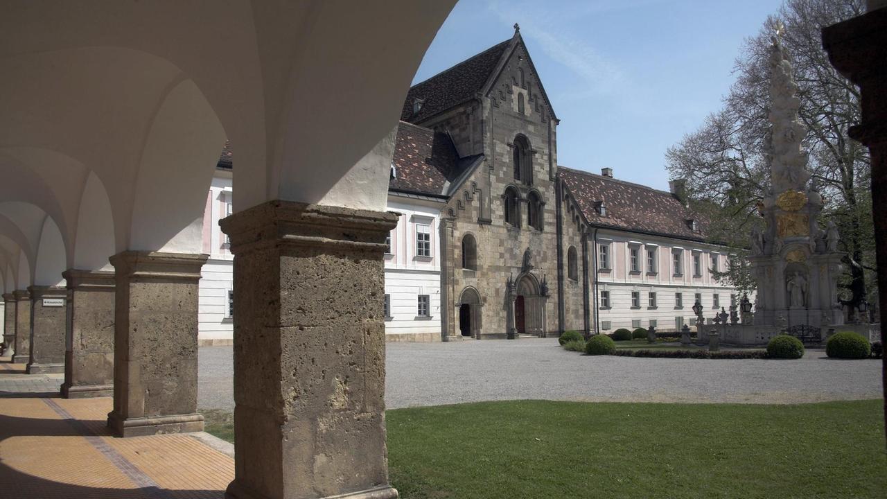 Das Zisterzienserkloster Stift Heiligenkreuz im Wienerwald Das Zisterzienserkloster Stift Heiligenkreuz im Wienerwald