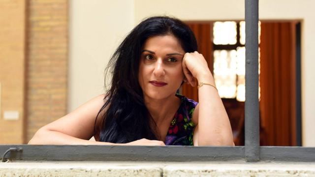 Die israelische Schriftstellering Dorit Rabinyan während eines Fotoshootings in Rom.