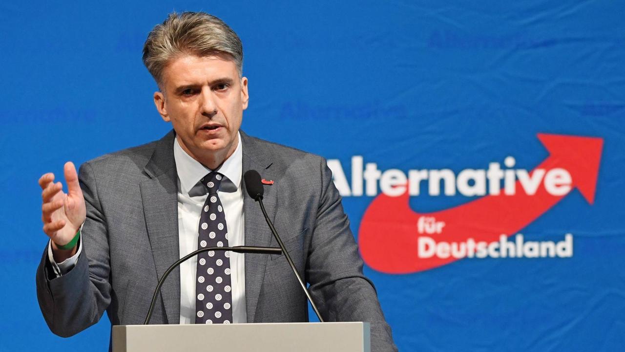 Marc Jongen, einer von zwei Landeschefs der AfD Baden-Württemberg, spricht am 17.06.2017 beim Landesparteitag der AfD Baden-Württemberg in der Badnerlandhalle in Karlsruhe Marc Jongen, einer von zwei Landeschefs der AfD Baden-Württemberg, spricht am 17.06.2017 beim Landesparteitag der AfD Baden-Württemberg in der Badnerlandhalle in Karlsruhe